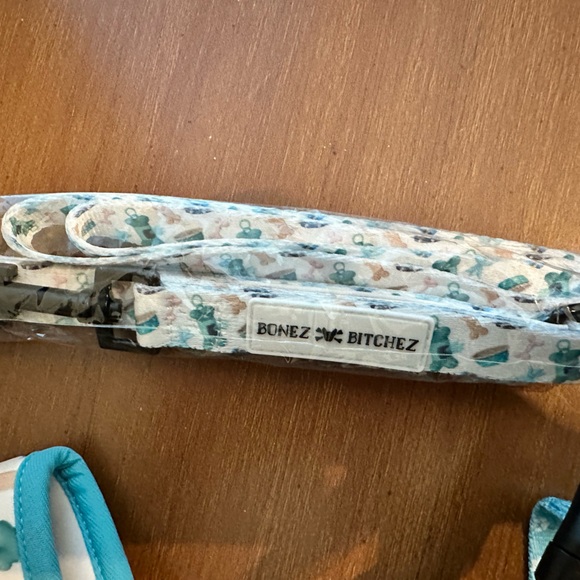 NIP Bones & Bitchez Harness and Leash, Size Medium - Picture 2 of 4